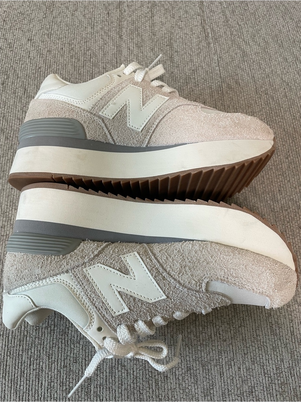 ✨Women’s New Balance 574 Platform Tennis Shoes Size 7.5 - Picture 9 of 10